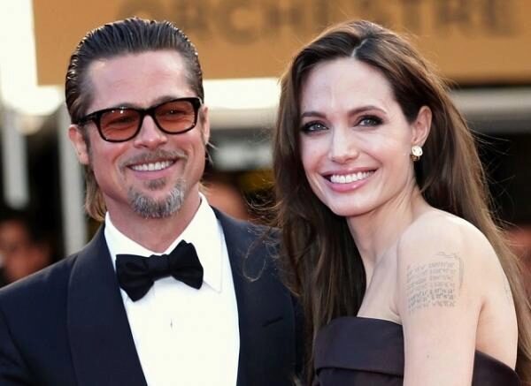 Пользователи Сети заметили, что отношения Анджелины Джоли и Брэда Питта стали теплее