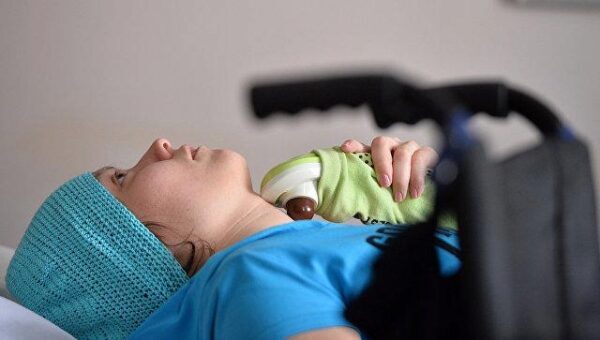 Психологи рассказали о роли матерей в реабилитации детей после операций