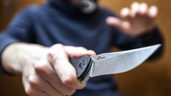 Пьяный юноша угрожал ножом воспитателю на Ямале