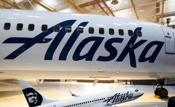 Раздевшегося догола пассажира Alaska Airlines доставили на психиатрическую экспертизу