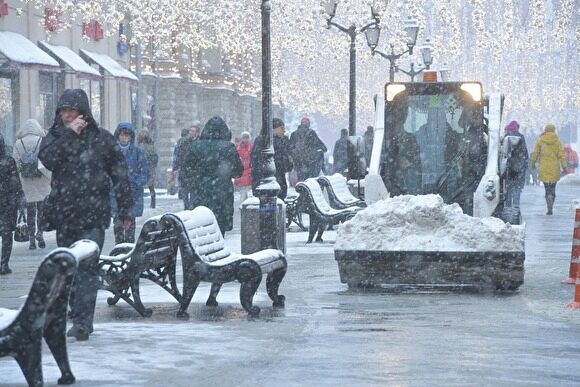 Рейс из Екатеринбурга в Москву задерживается уже на сутки из-за снегопада в столице