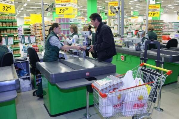 Ромир: В январе россияне стали тратить в магазинах меньше денег