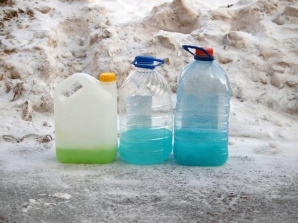 Роспотребнадзор: Производители стеклоомывающей жидкости превышают содержание в ней метанола