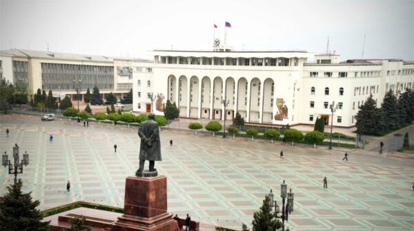 СМИ: у врио премьер-министра Дагестана идут обыски