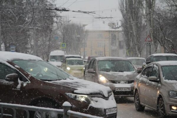 Снежный коллапс в Севастополе: город встал в гигантских пробках