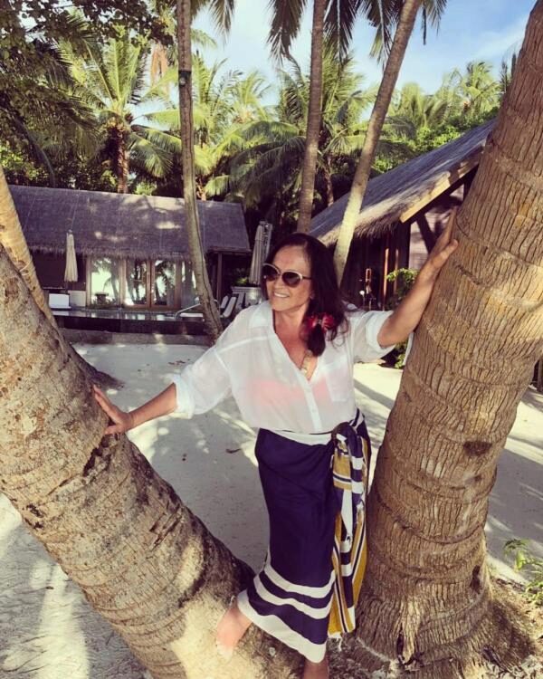 София Ротару порадовала фанатов снимками в ярком купальнике с отпуска на Мальдивах