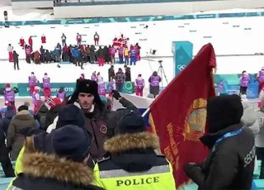 Советская лыжница Елена Вяльбе отбила флаг комсомольцев Магадана у корейской полиции