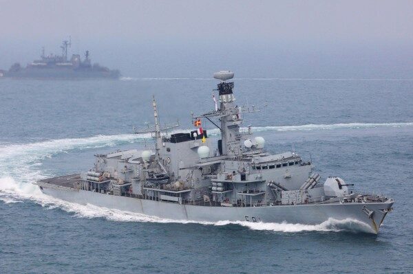 У берегов Турции едва не столкнулись корабль ВМФ РФ и судно ВМС Британии