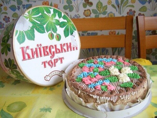 Украинская Roshen намерена судиться с "Ашаном" за "Киевский торт"