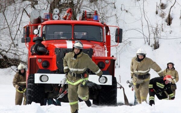 В Архангельске у «Диеты» загорелся вещевой рынок