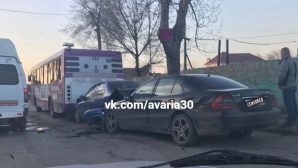 В Астрахани рейсовый автобус попал в массовую аварию