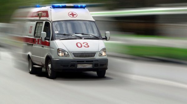 В Чебоксарах иномарка врезалась в машину скорой, где рожала женщина