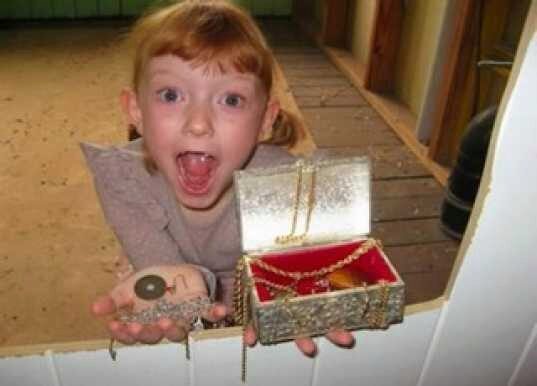 В день своего рождения 6-летняя малышка нашла в своем доме комнату с сокровищами