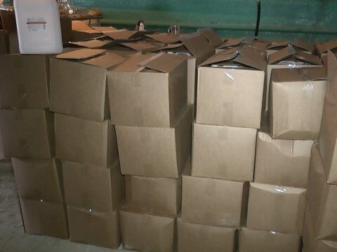 В Дубках полиция нашла в гаражах три тысячи бутылок паленой водки