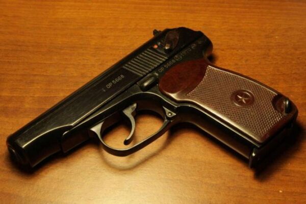 В Екатеринбурге мужчина пытался пройти в суд с пистолетом