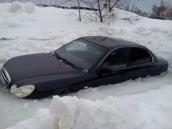 В Хакасии под лёд ушёл автомобиль с рыбаками