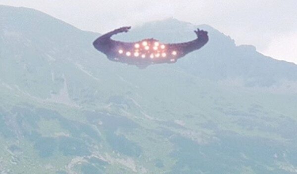 В Хорватии заметили огромный НЛО в форме рогов быка