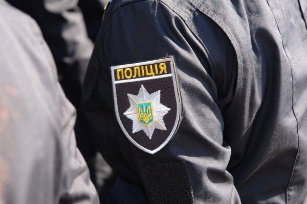 В Киеве полицейского ранили во время стрельбы у здания суда
