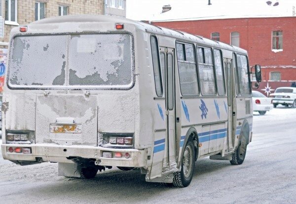 В Красноярске автобус сбил идущую на красный свет пьяную женщину