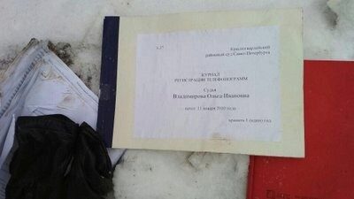 В Ленобласти на обочине в свалке обнаружили судебные документы