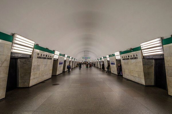 В метро Петербурга педофил более 10 минут насиловал 12-летнюю девочку