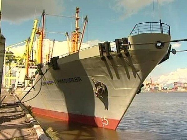 В Мурманске загорелось судно «Камчатский лосось»