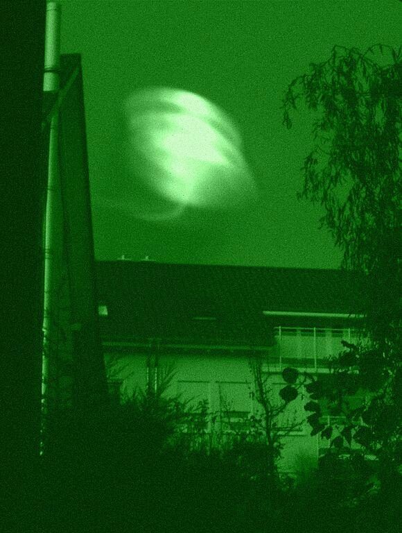 В небе над Ростовом заметили странный зеленый НЛО