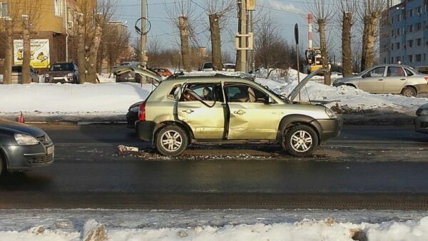 В Нижнем Новгороде при взрыве газового баллона в машине пострадал водитель
