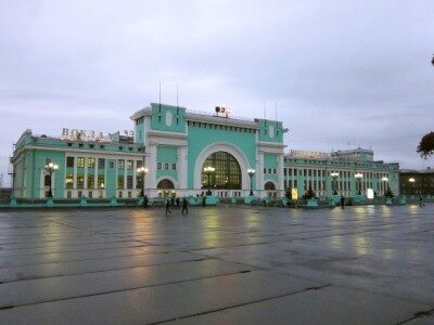 В Новосибирске женщина с тремя детьми проживала на вокзале