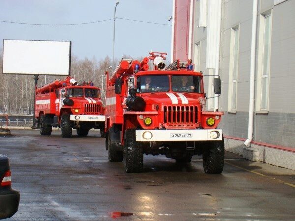 В Омске вспыхнула жилая многоэтажка