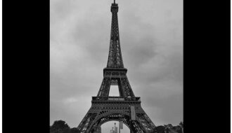 В Париже Эйфелеву башню закрыли из-за снегопада