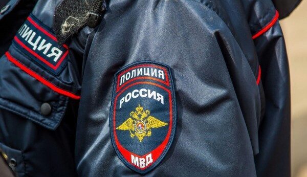 В Петербурге на балконе обнаружили труп в простыне