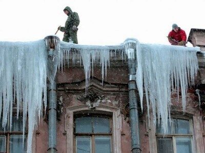 В Петербурге зафиксированы случаи смертей от сосулек