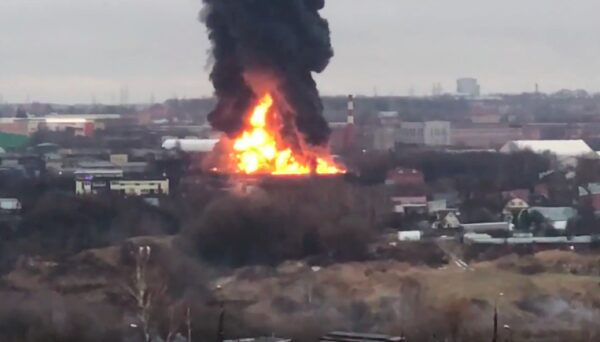 В Подольске на складе с полиэтиленом произошел пожар