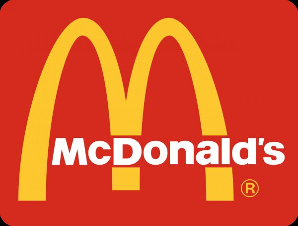 В Смоленском McDonalds на посетителей напал полуголый мужчина