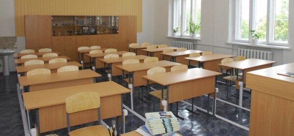 В Томске неизвестный в школе распылил газовый баллончик