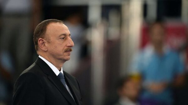 В Азербайджане 11 апреля пройдут досрочные президентские выборы