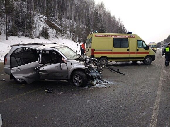 В ДТП на трассе Пермь-Екатеринбург пострадало четыре человека