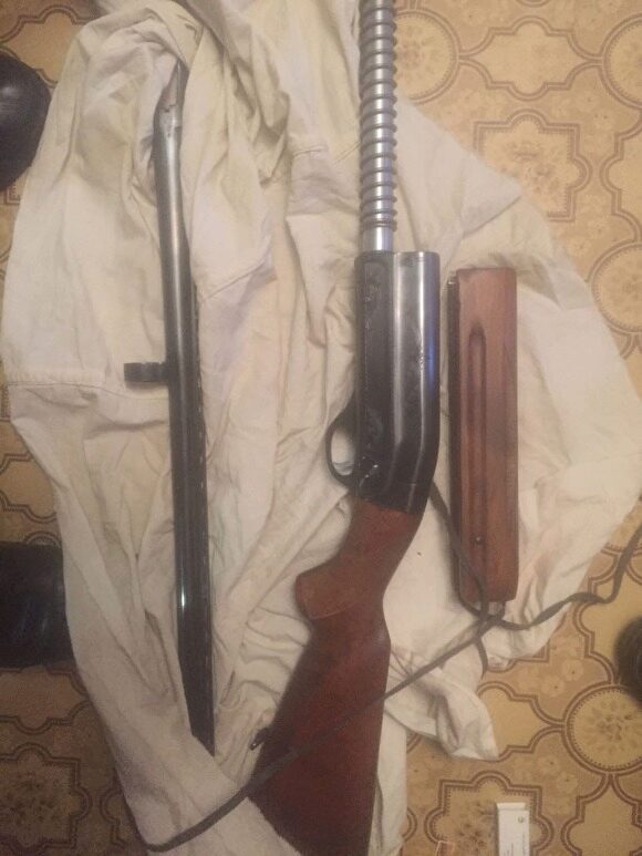 В Екатеринбурге полиция и ФСБ задержали с арсеналом оружия экс-сотрудника ЧОПа