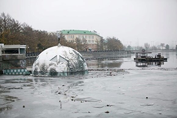 В феврале суд решит судьбу малахитовой полусферы на городском пруду Екатеринбурга