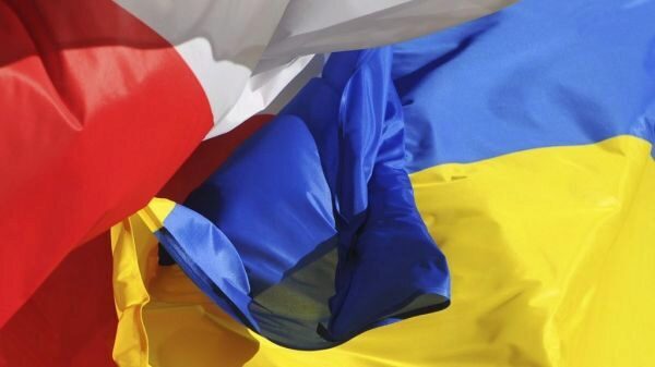 В Карпатах поляка заставили вернуть на место снятый флаг УПА