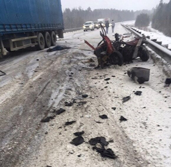 Водитель «Жигулей» погиб на трассе в ХМАО, отправив грузовик в обрыв