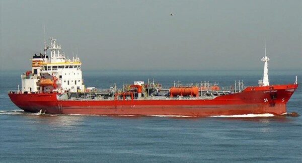 Возле побережья Западной Африки исчез танкер с 22 моряками