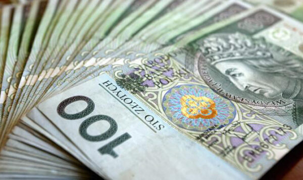 В Польше сообщили, что практически все валютные переводы делают украинские заробитчане
