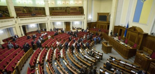 Заседание Рады досрочно закрыли из-за отсутствия депутатов