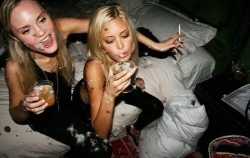 На вписке в Канаде пьяную девушку изнасиловали и выложили видео на Facebook