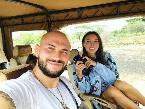 Рэпер Джиган и супруга Оксана Самойлова поверглись нападению слона в Африке