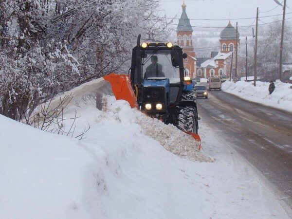 Снегоуборочный трактор задавил 9-летнюю девочку во дворе в Ульяновске