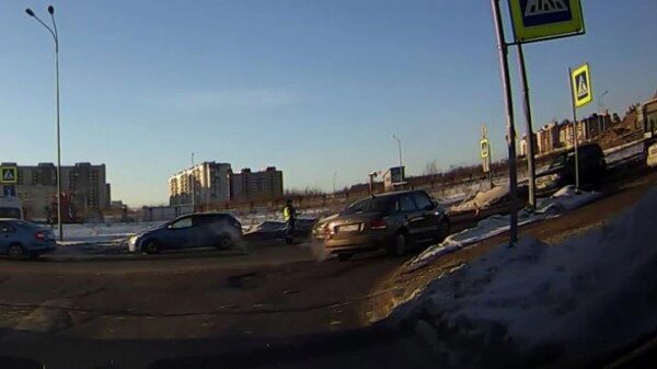 В Санкт-Петербурге пешехода на «зебре» переехали два автомобиля