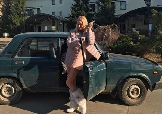 Анастасия Волочкова выставила на продажу «дорогую сердцу» машину марки ВАЗ-2107